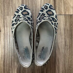 Skechers Womens Cleo Claw-Some Knit Printed Flats